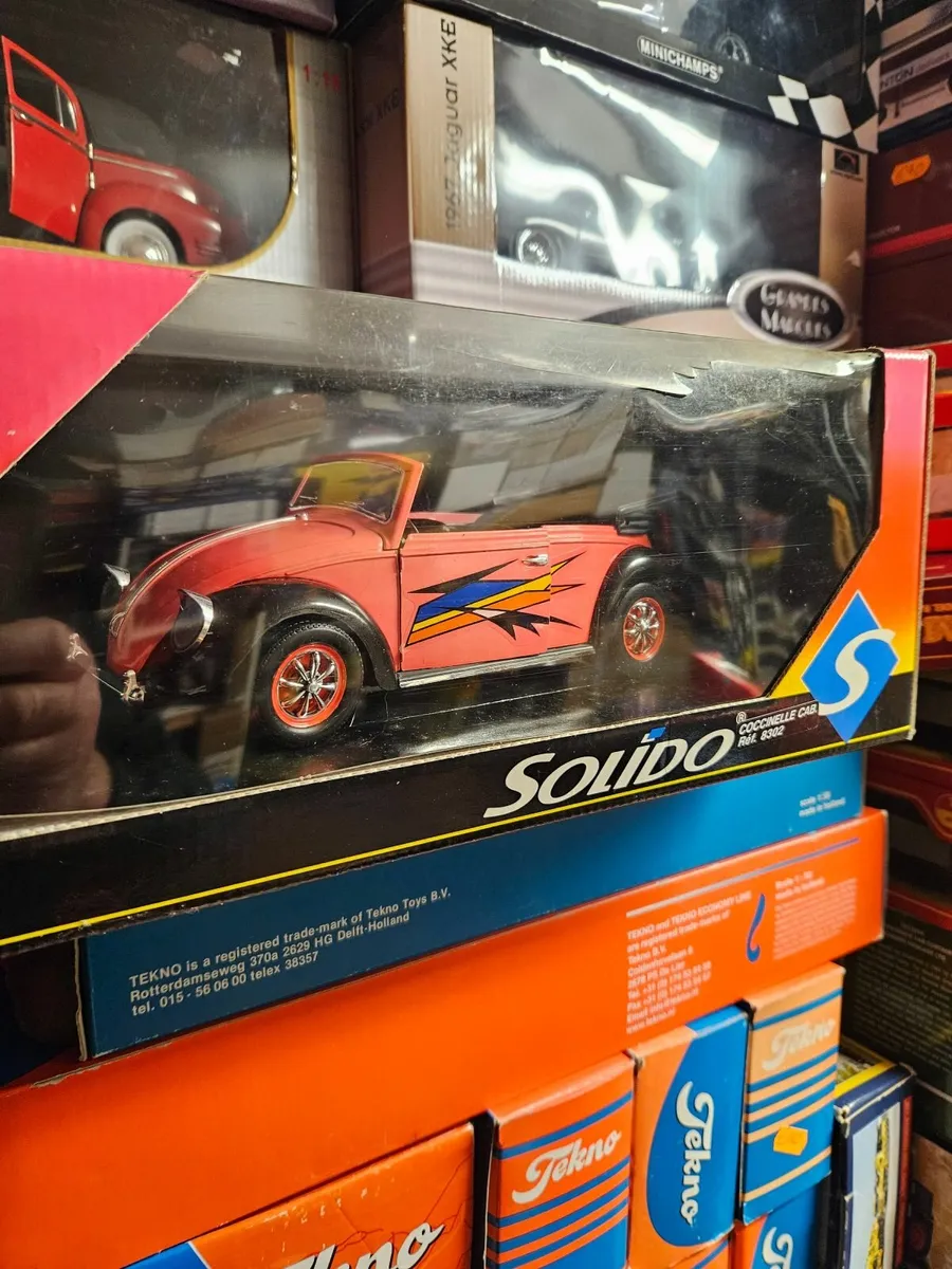 Corgi Solido VW Beetle 1.18 - Image 1
