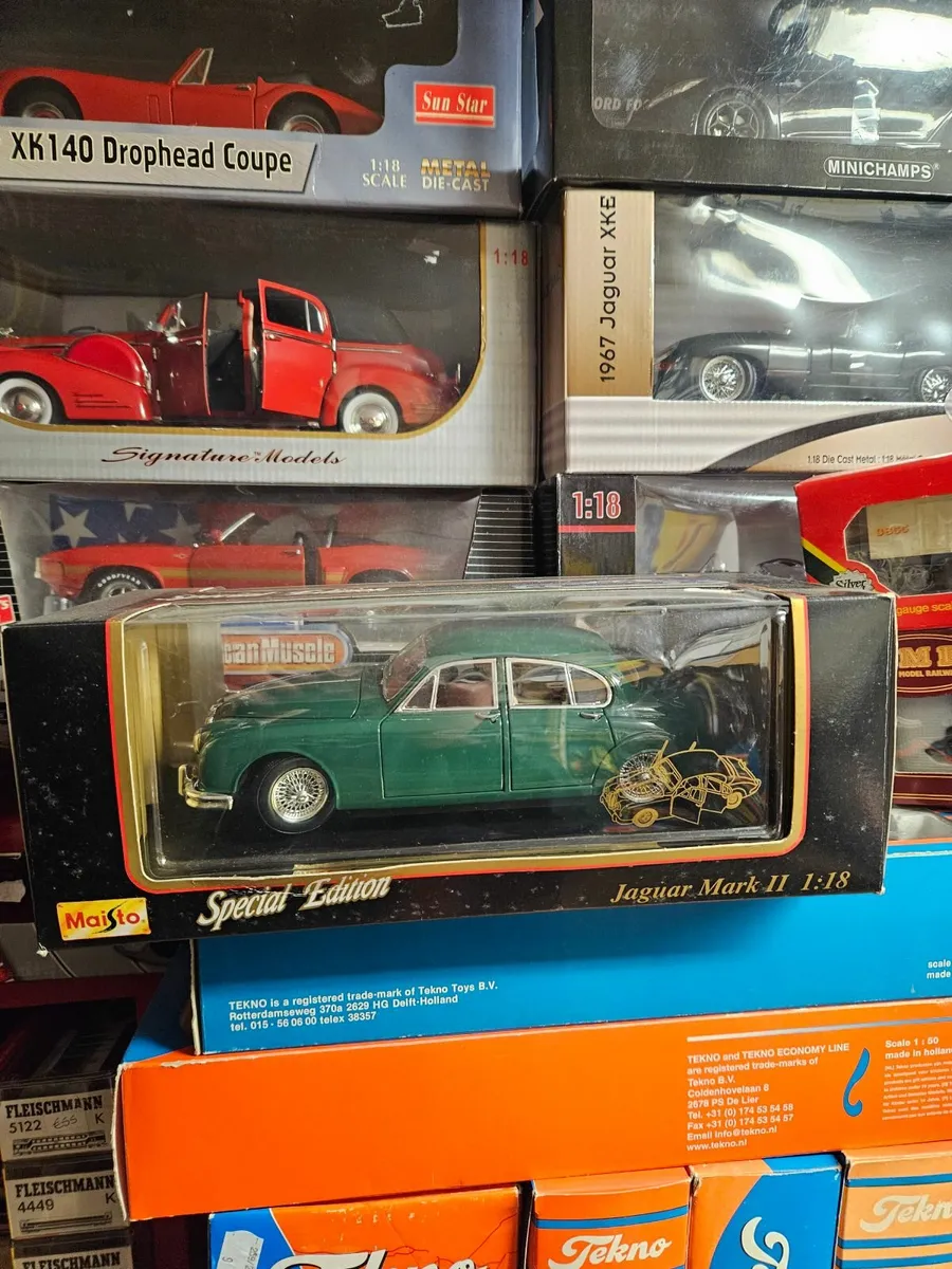 Corgi Maisto Jaguar 1.18 - Image 1