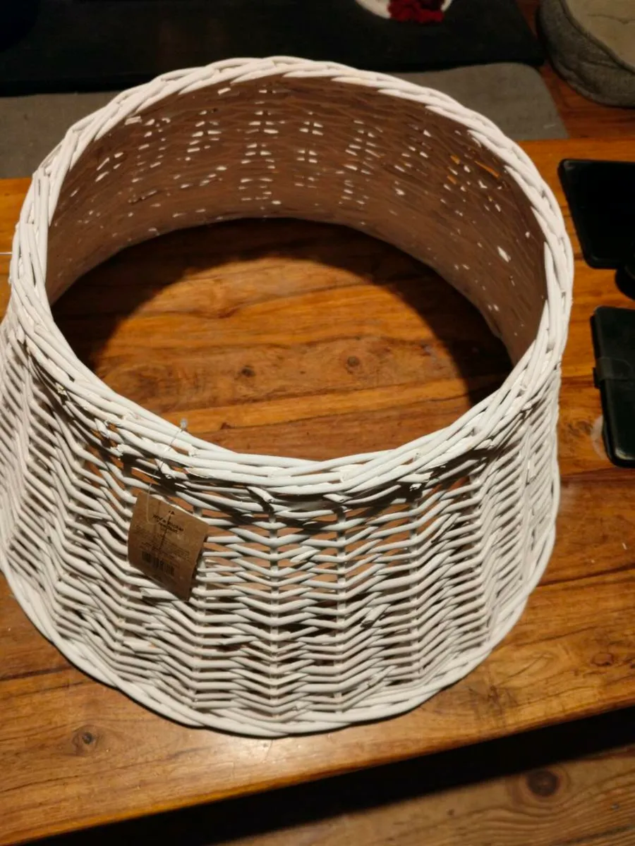 White wicker tree Skirt, new with tags. 
Height 9. - Image 4