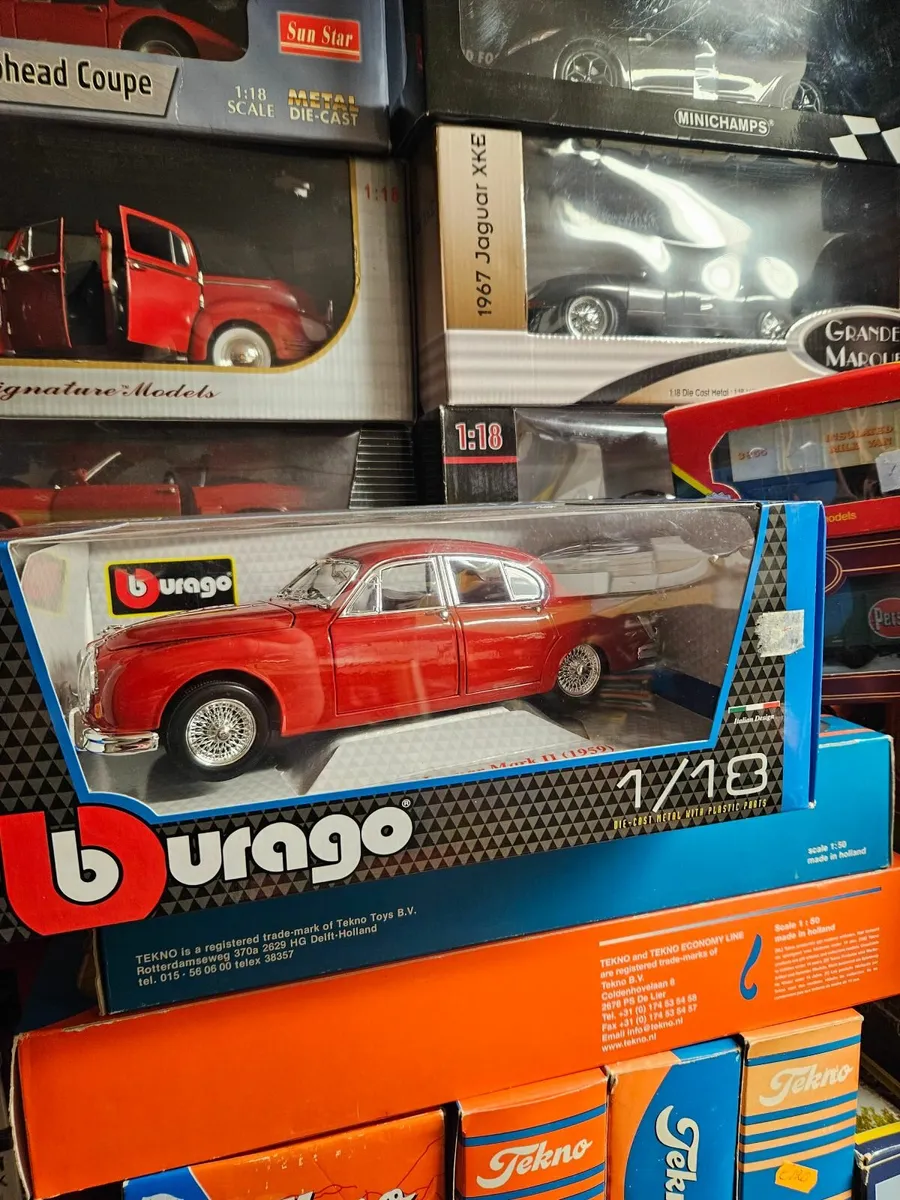 Corgi Burago Jaguar 1.18 - Image 1