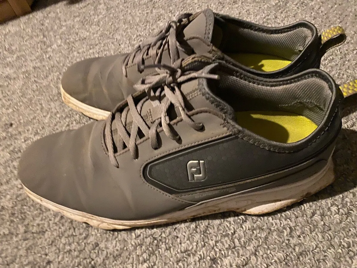 Golf shoes - Image 1