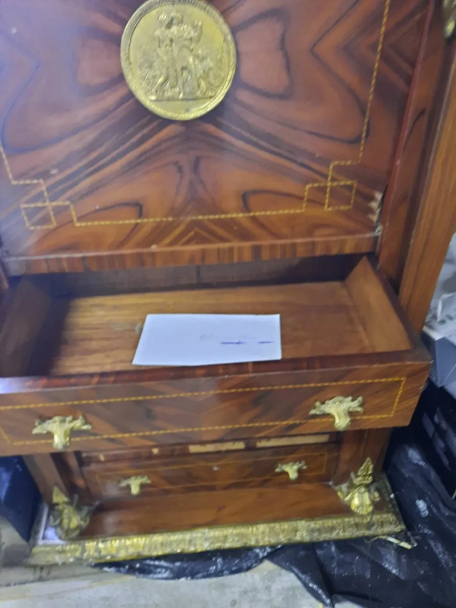 Antique cabinet - Image 3