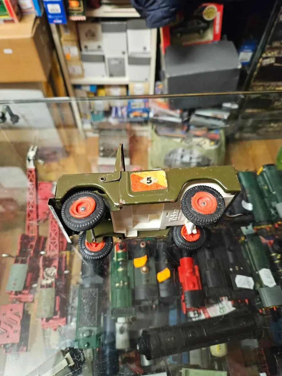 Vintage Triang Pressed Steel Landrover - Image 2