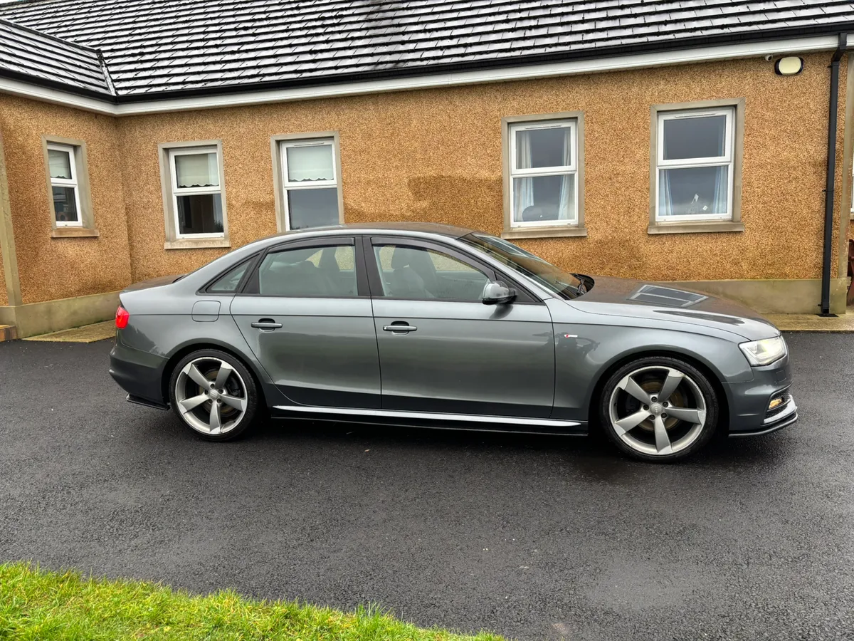 Audi A4 Black edition S line - Image 2