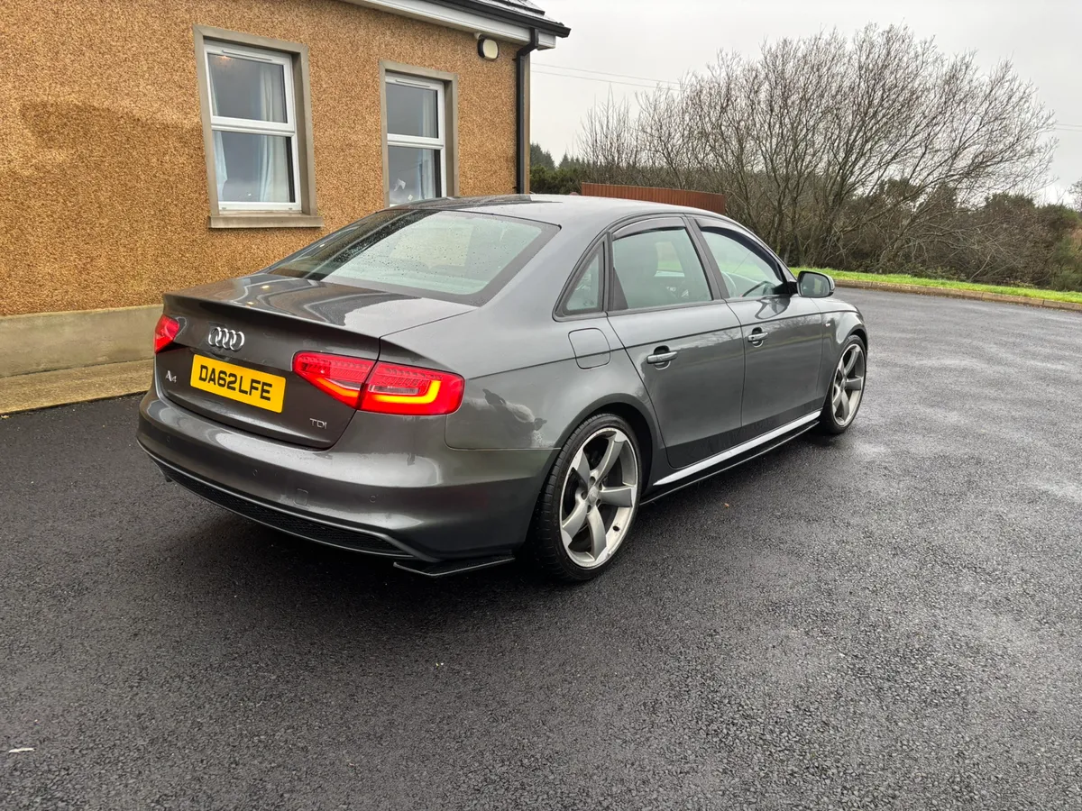 Audi A4 Black edition S line - Image 3