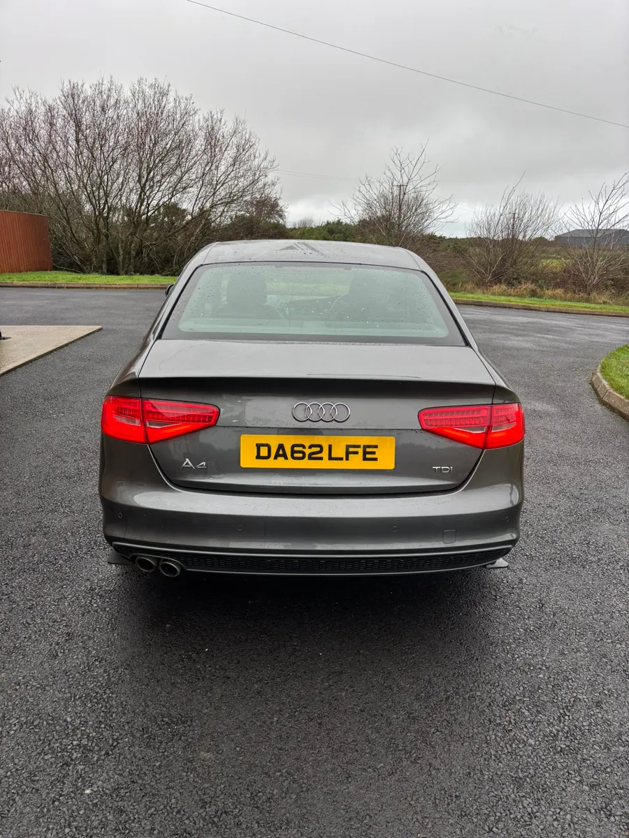 Audi A4 Black edition S line - Image 4