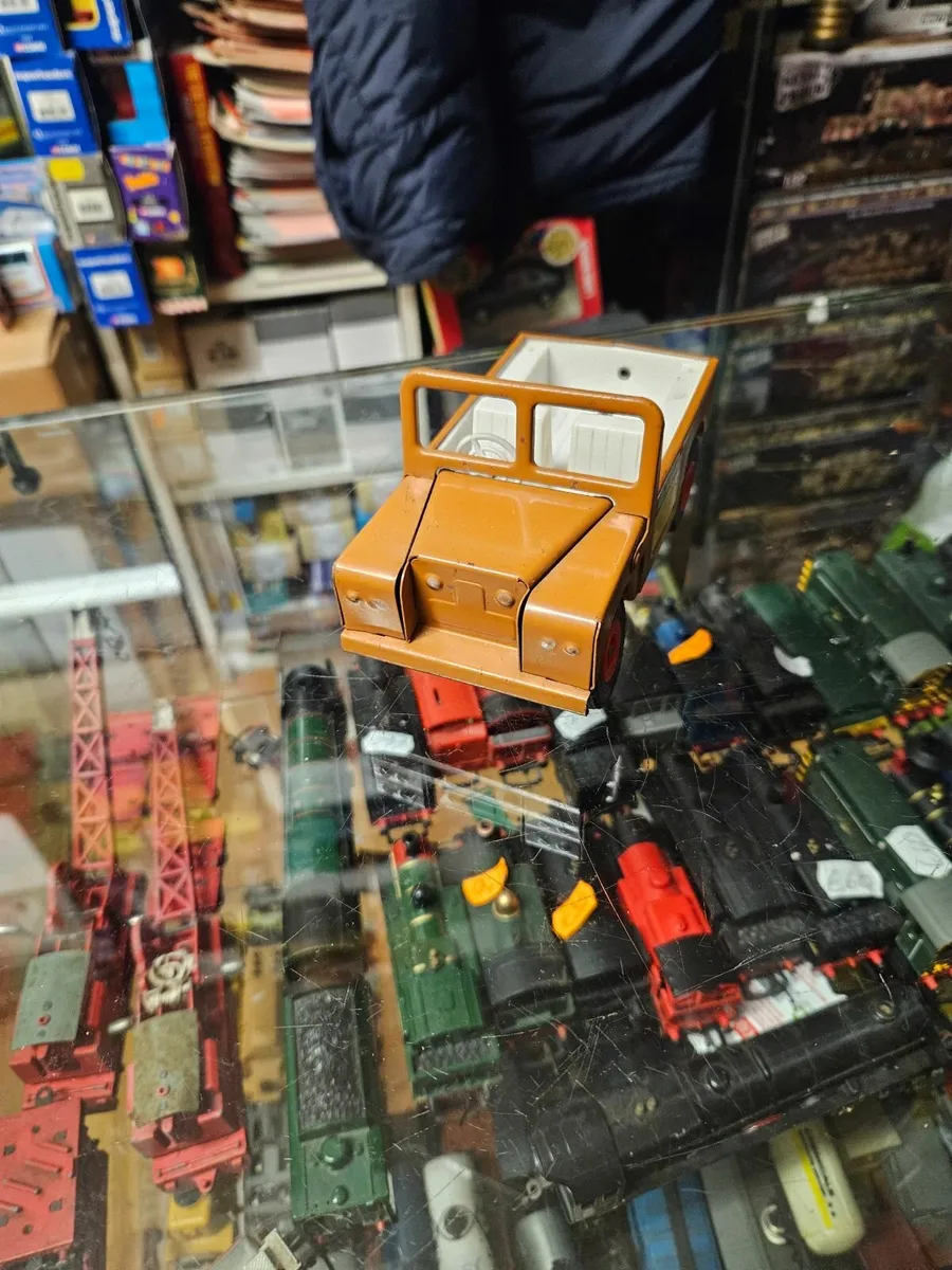 Vintage Triang Pressed Steel Landrover - Image 2