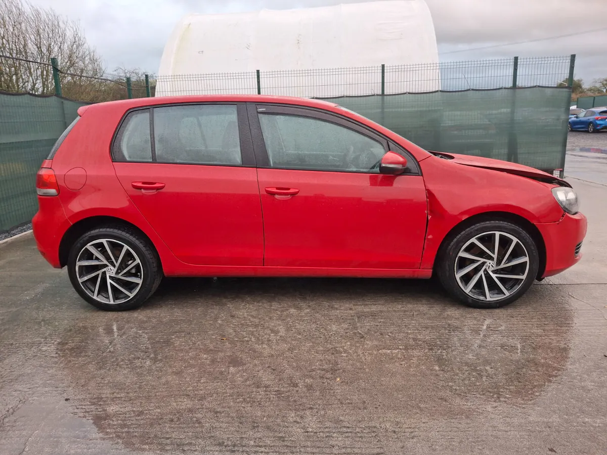 2010 Volkswagen Golf  1.6 Tdi - Image 2