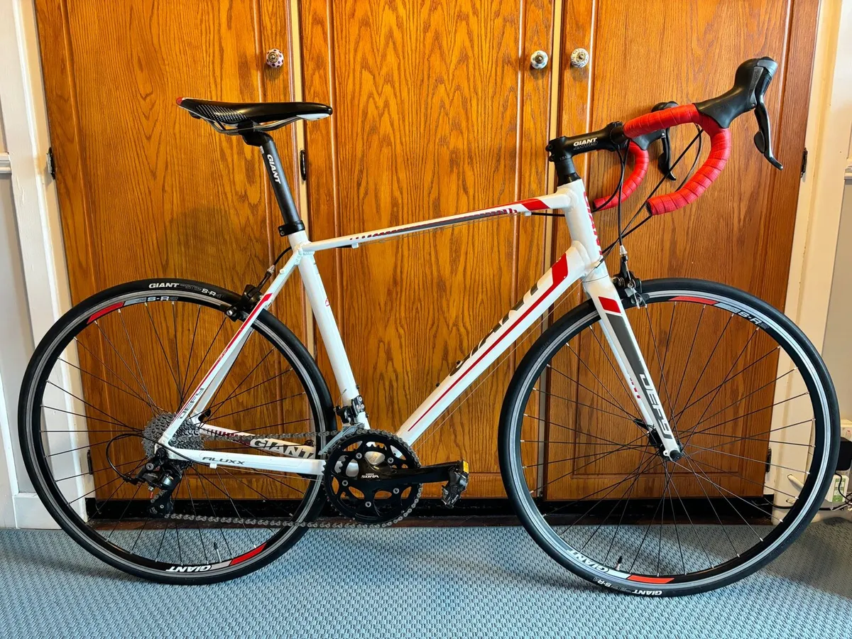 Giant Defy 3 - Image 1