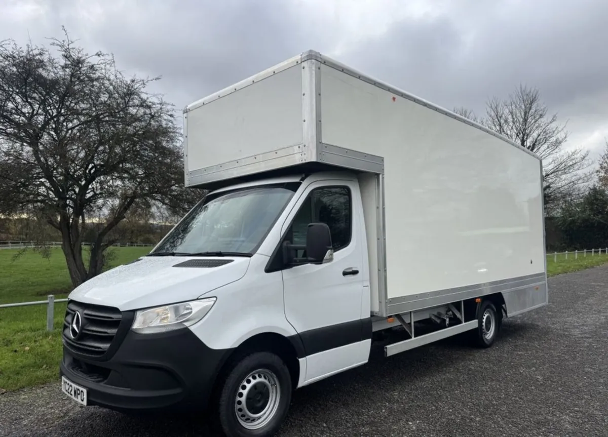 MERCEDES-BENZ SPRINTER 5.2m (17ft) Dropwell Luton - Image 4