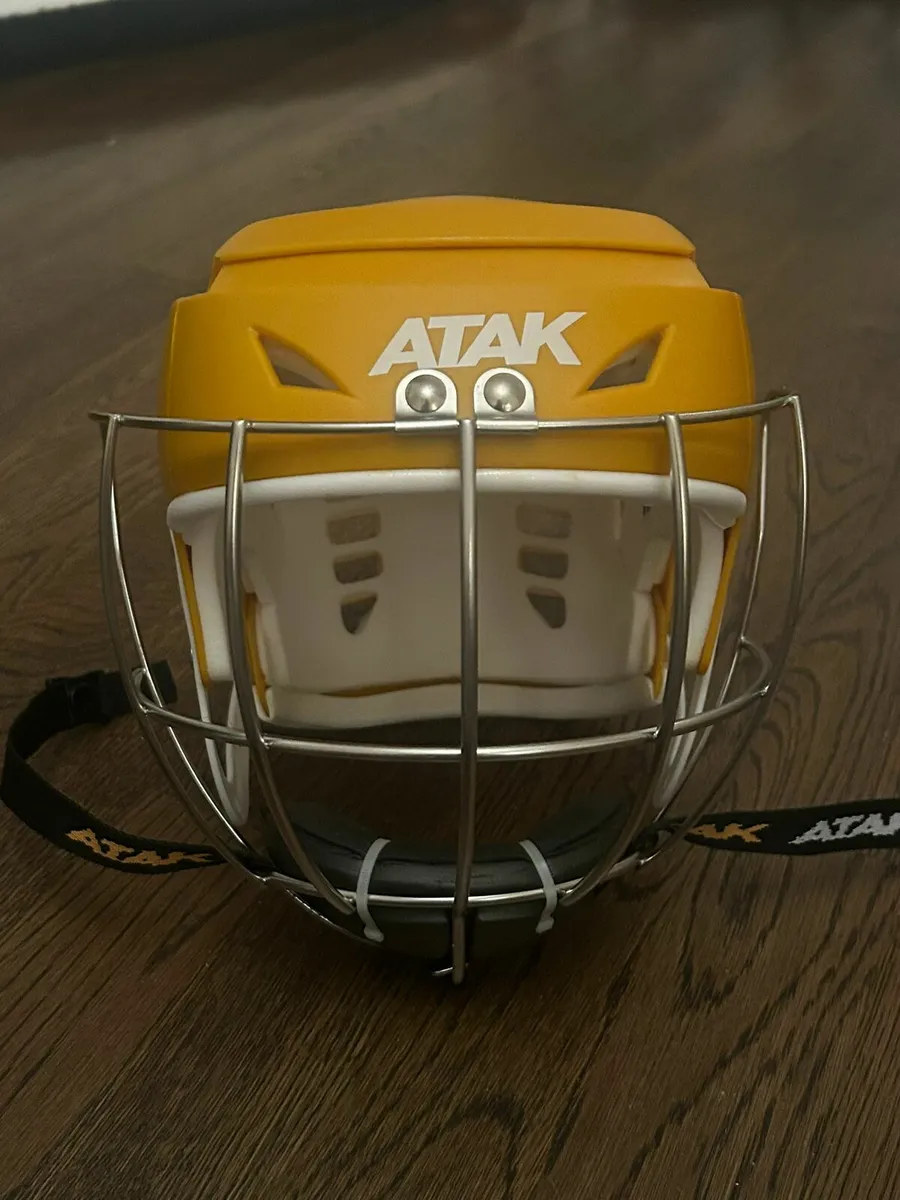 Hurling helmet - Image 1