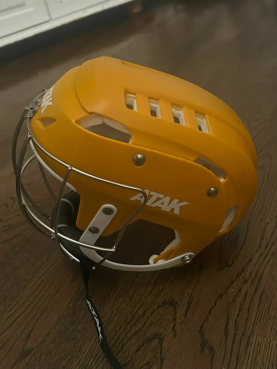 Hurling helmet - Image 2