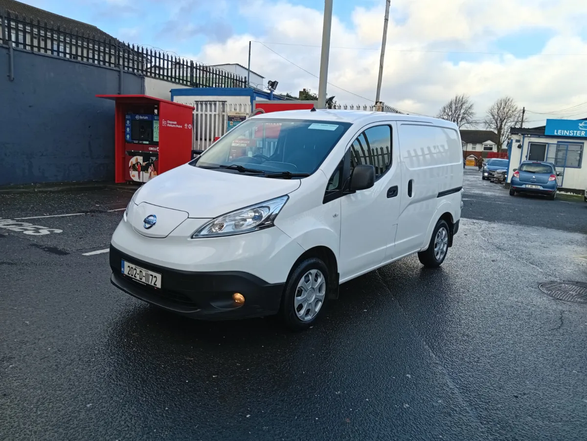 2020 Nissan NV200 leather seats - Image 3