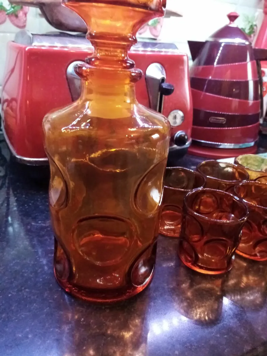 Vintage  decanter and glasses - Image 3