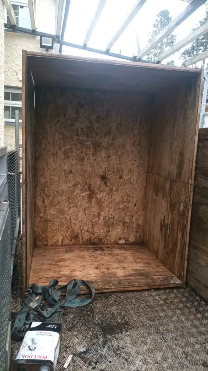 Wooden box - Image 1