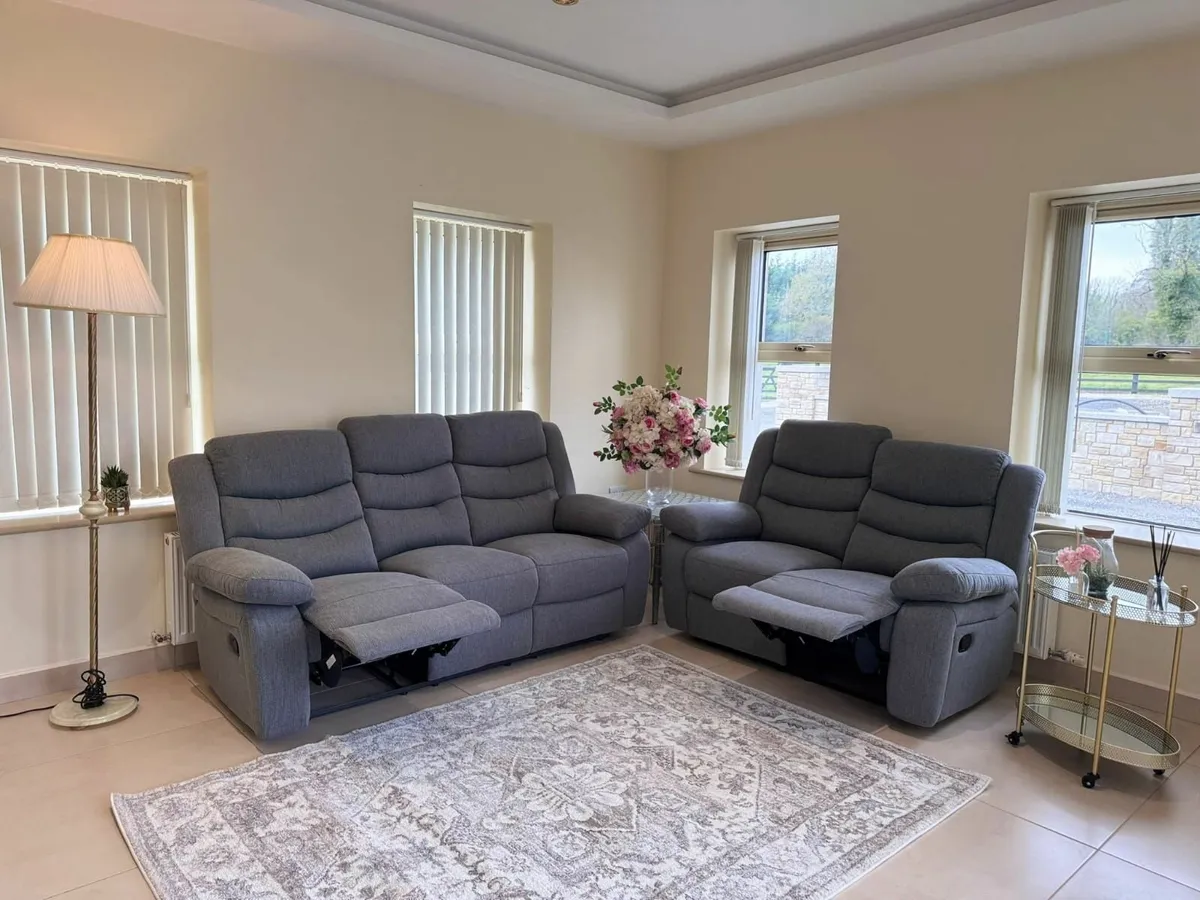 Recliner sofa - Image 1