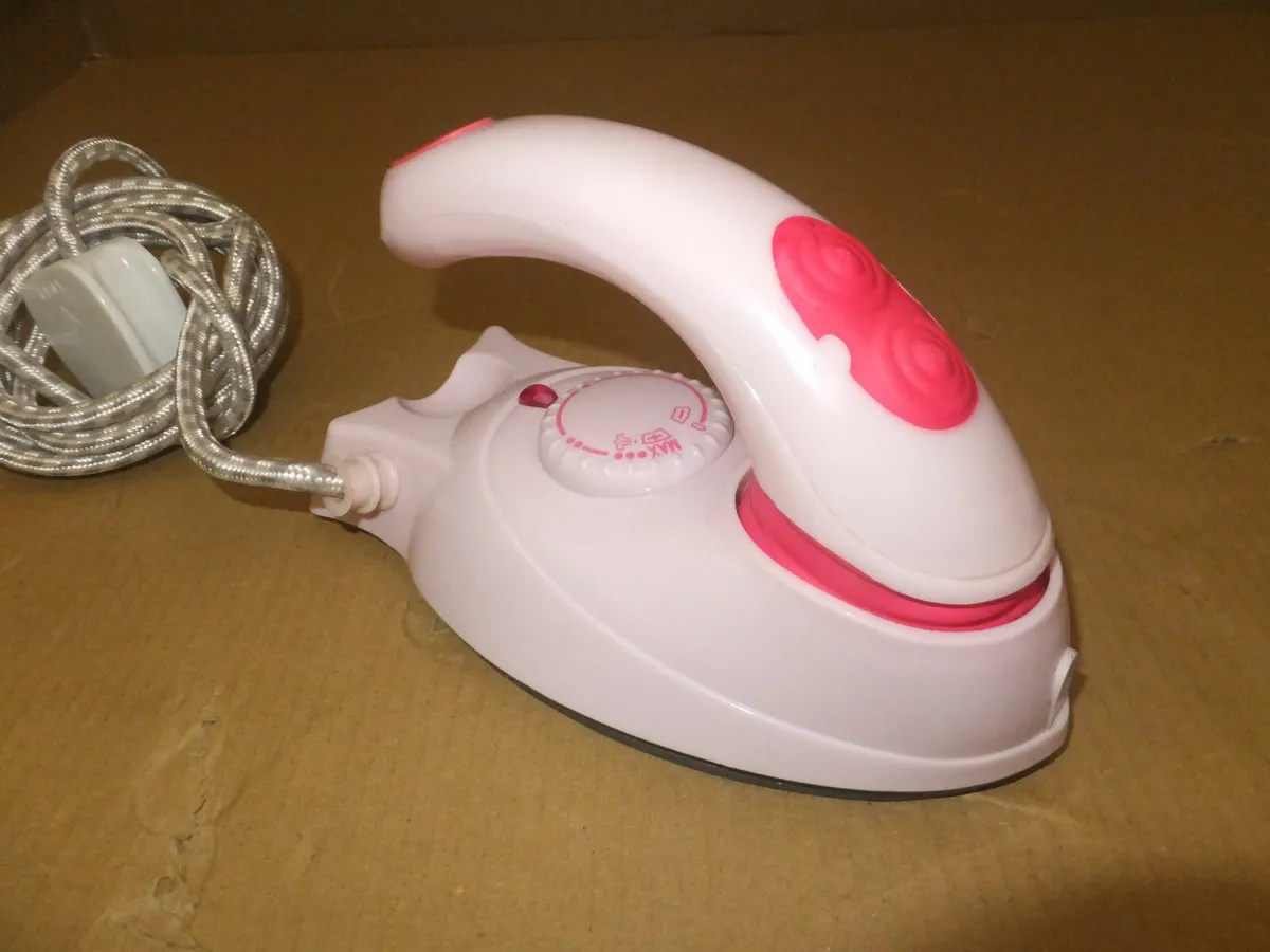 Travel Steam Iron - Image 1