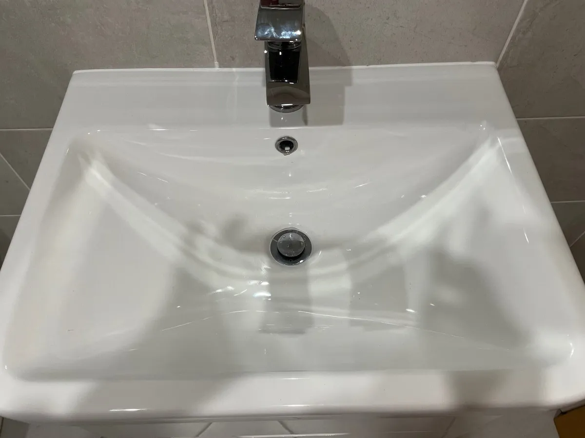 Bathroom unit - Image 2