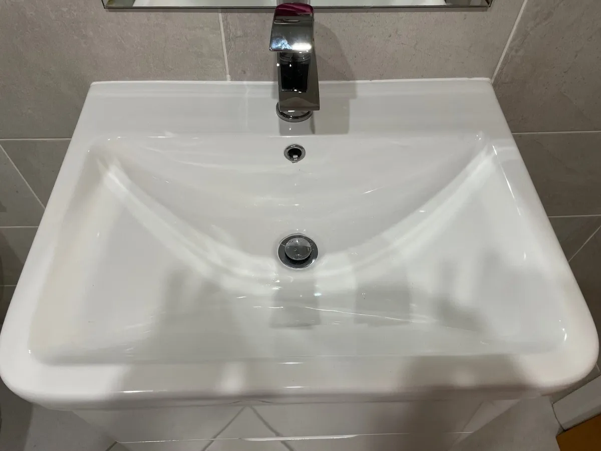 Bathroom unit - Image 3