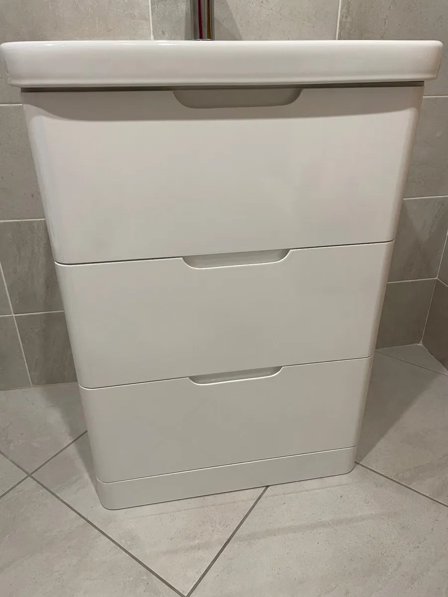 Bathroom unit - Image 1