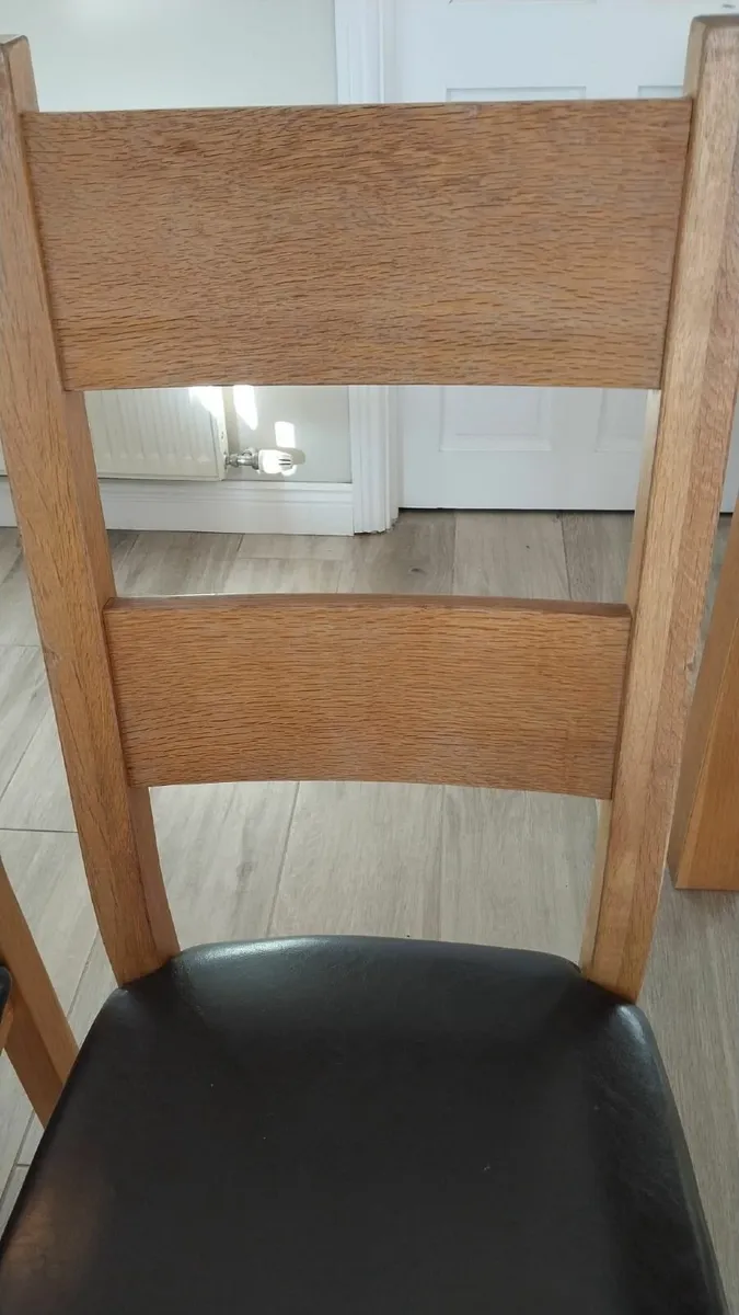 4 (or 6) solid wood chairs with brown leather seat - Image 2