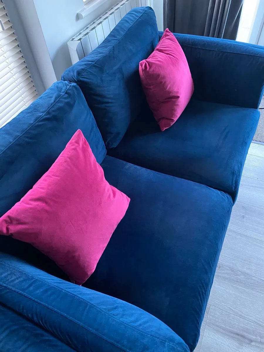 Stunning matching couches - Image 2