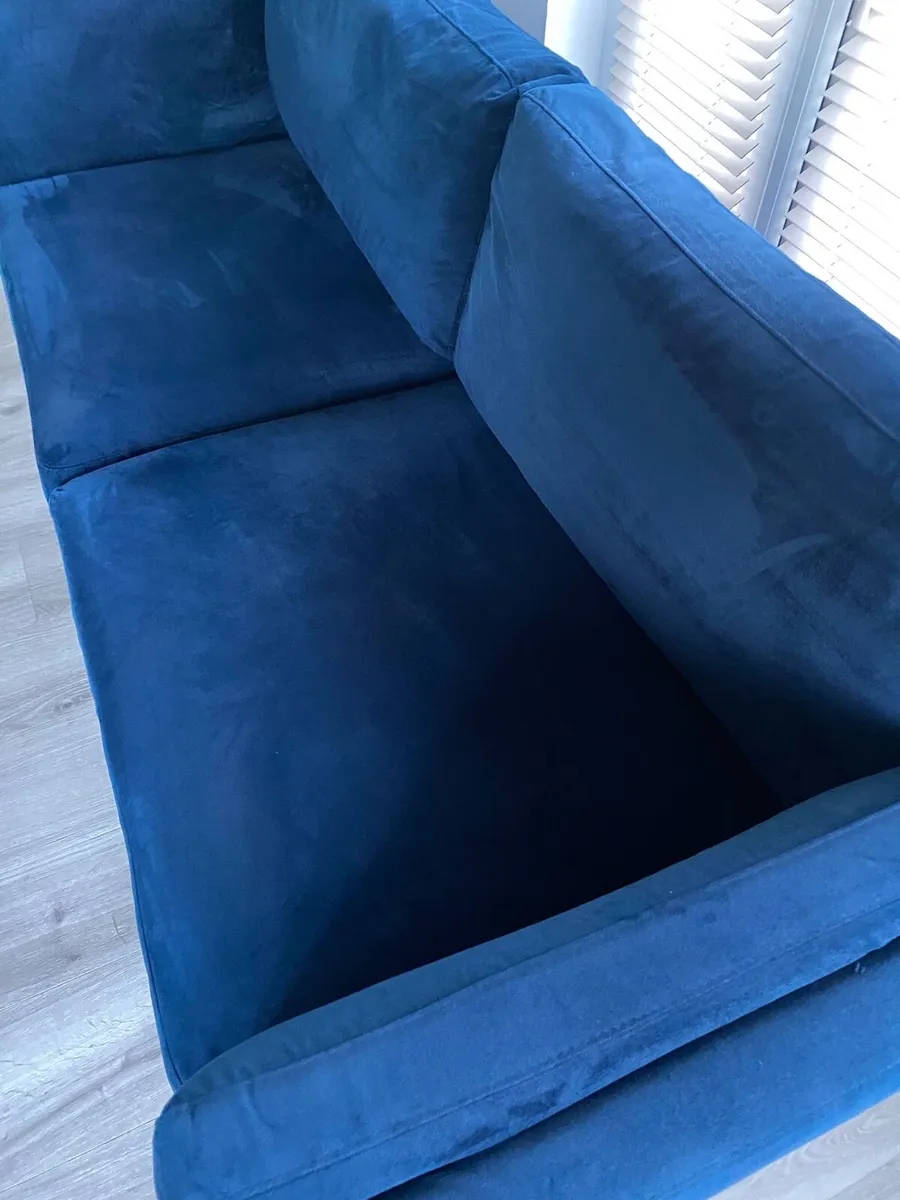 Stunning matching couches - Image 4