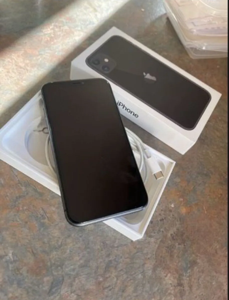 iPhone 11 unlocked - Image 1