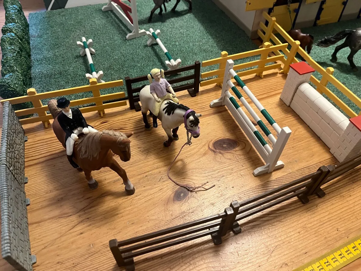 Schleich large wooden stable, horses, etc. - Image 2