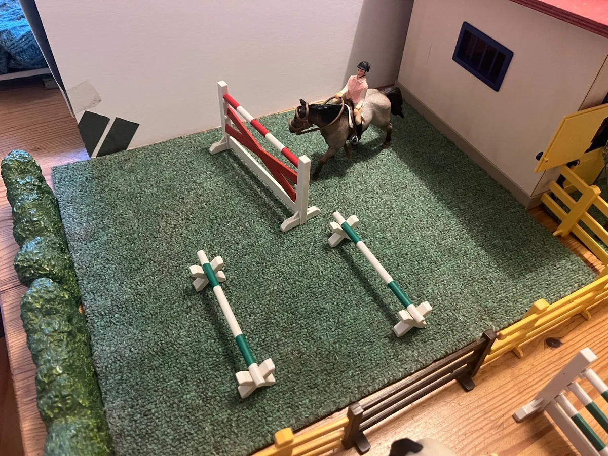 Schleich large wooden stable, horses, etc. - Image 3