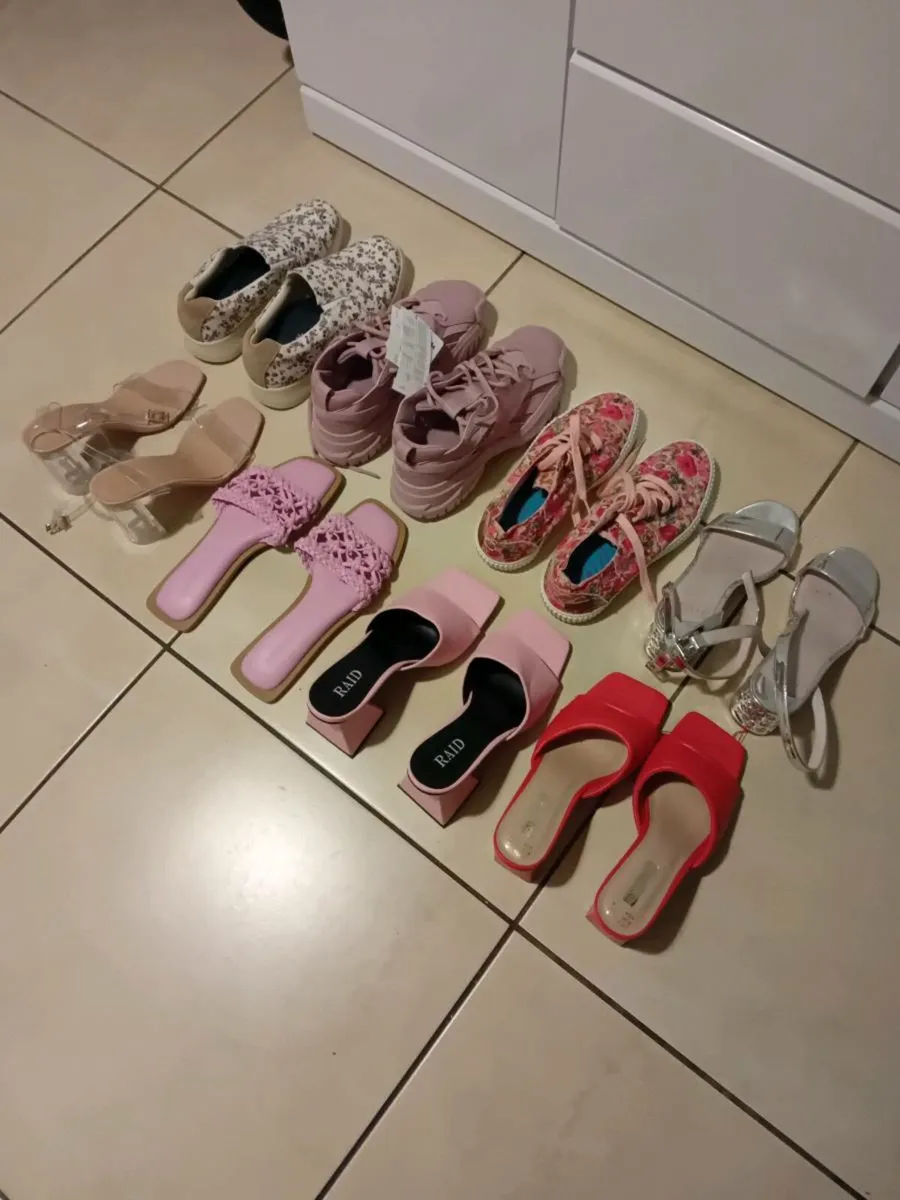 Footwear Size 4 - Image 1