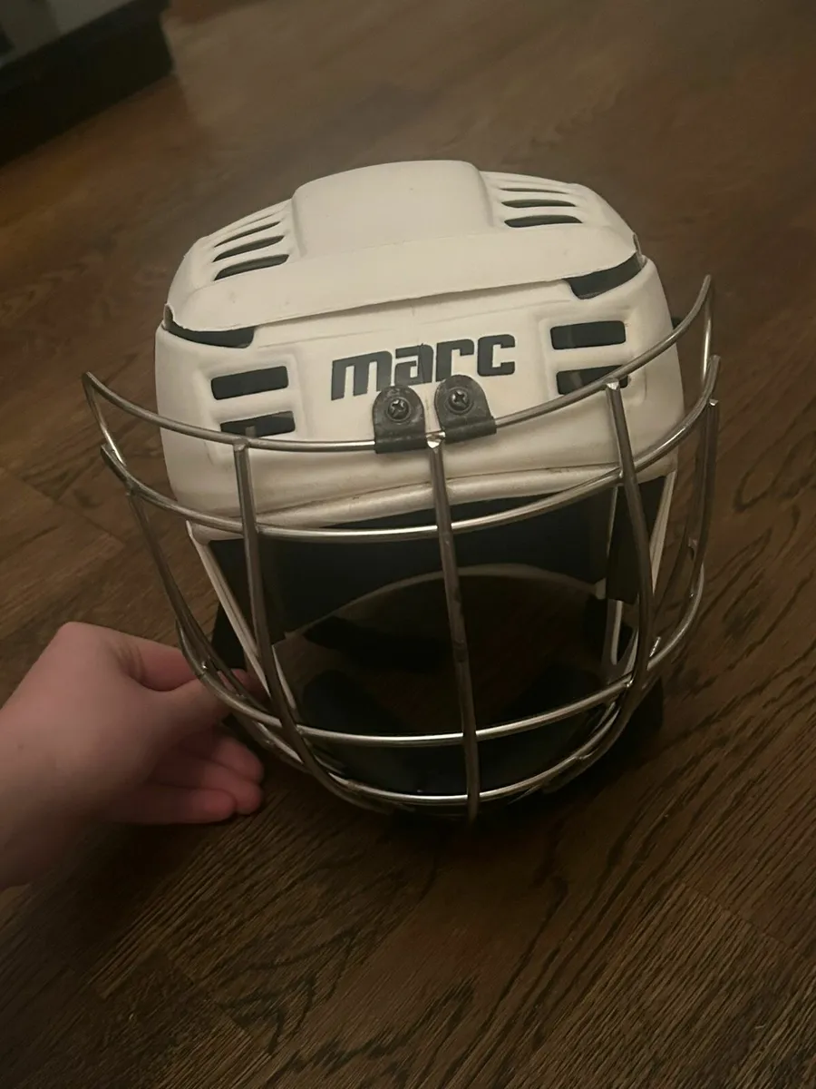 Hurling helmet - Image 1