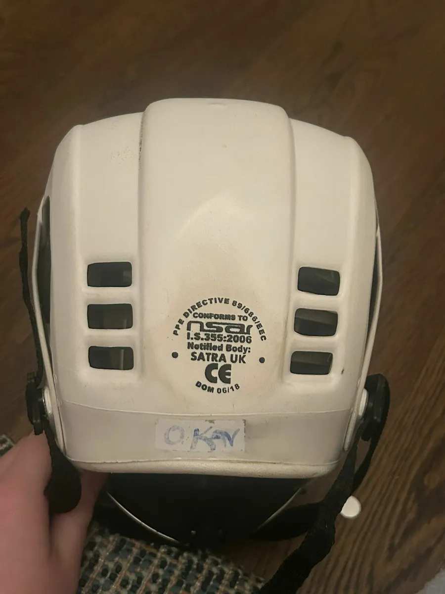 Hurling helmet - Image 3