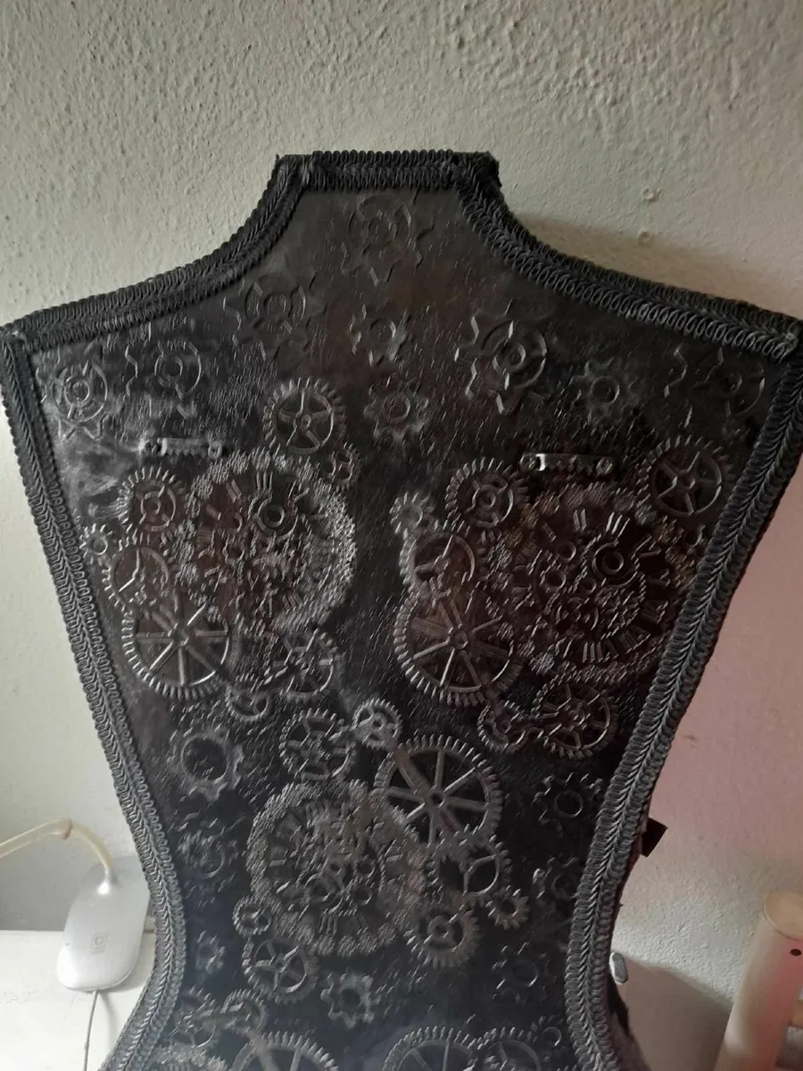 Steampunk Inspired mannequin - Image 2