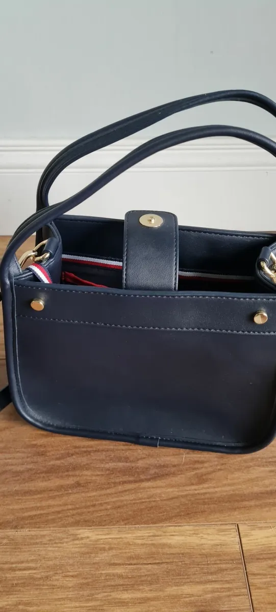 Rarely used original Tommy Hilfiger hand/shoulder - Image 3