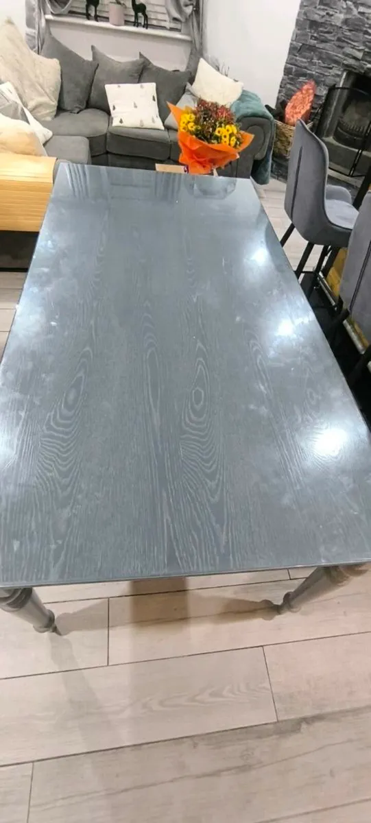 Dinning table and chairs - Image 3