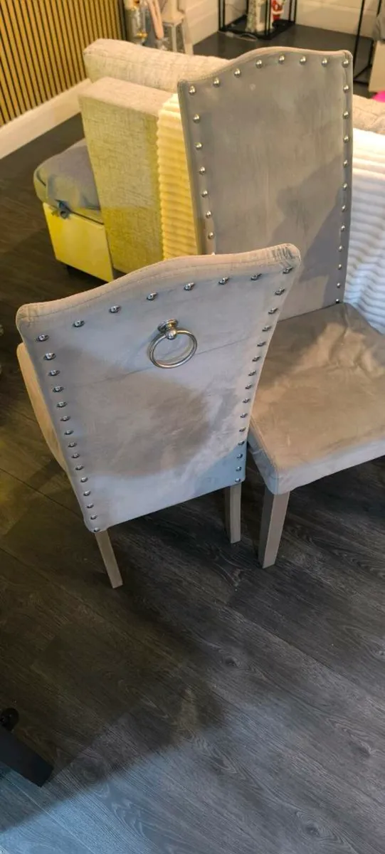 Dinning table and chairs - Image 4