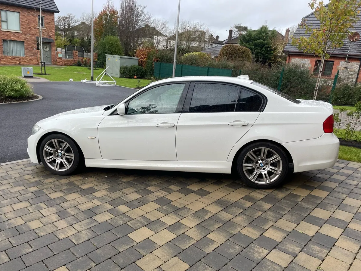 Bmw 320i m-sport (auto) - Image 3