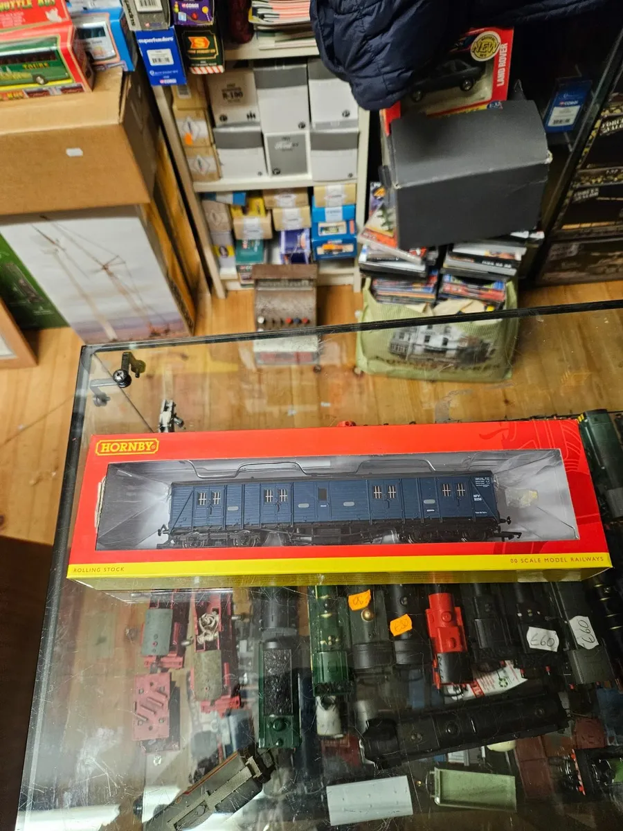 Hornby OO Gauge Parcel Van