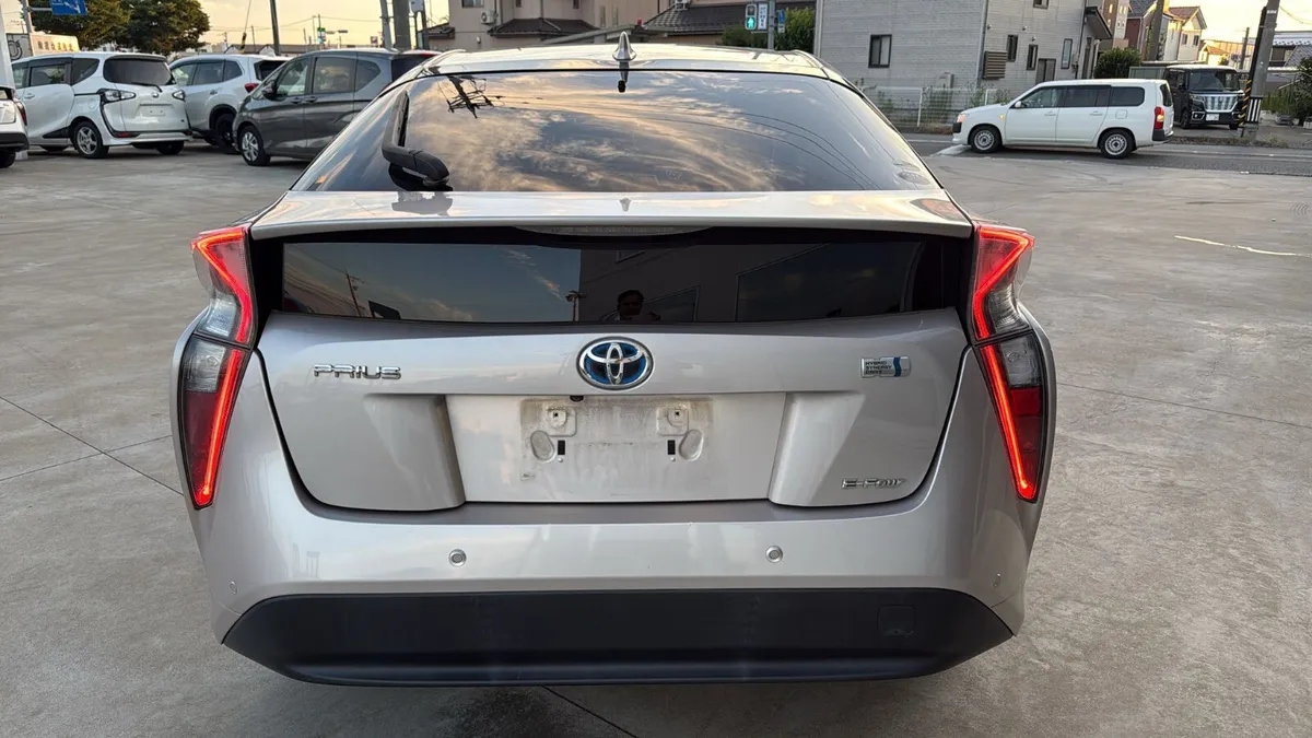 Toyota Prius 2016 - Image 1