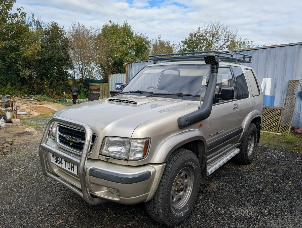 Isuzu Trooper 2001 - Image 1