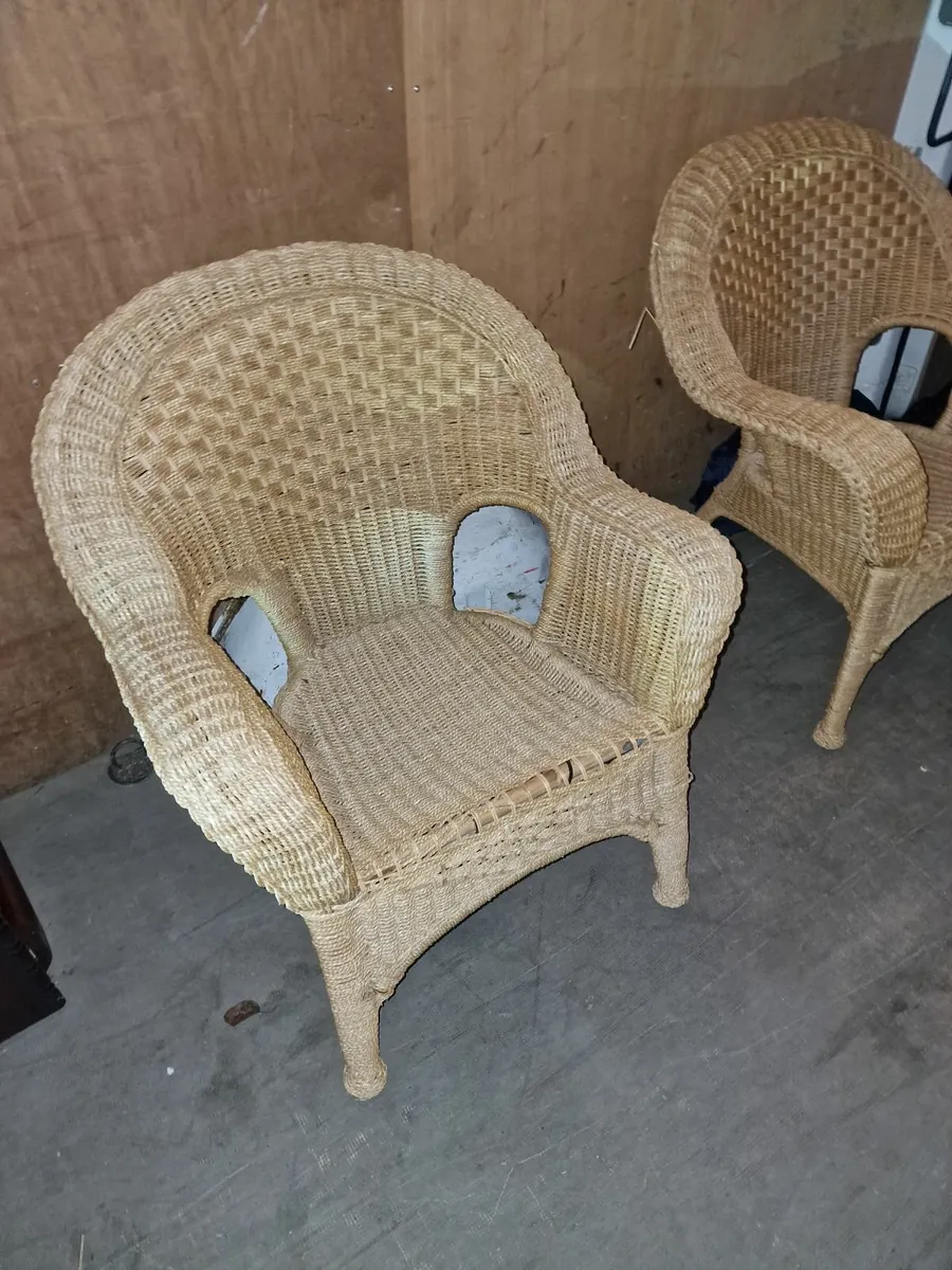 Wicker chairs - Image 3