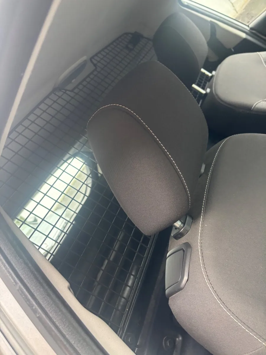 Ford Fiesta 2015 - Image 4