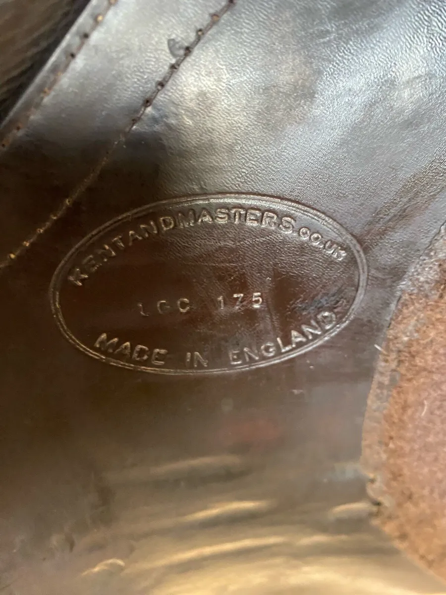 Leather saddle  adjustable Kent and master 17.5 - Image 4