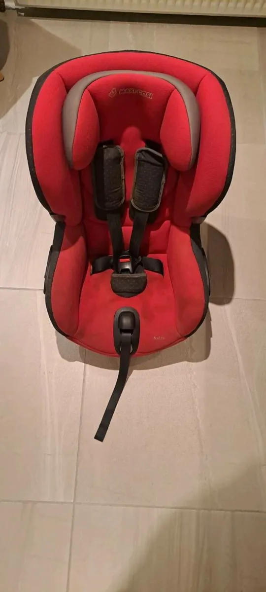 Maxi Cosi Car Seat (FREE) (9 - 18kg) - Image 1