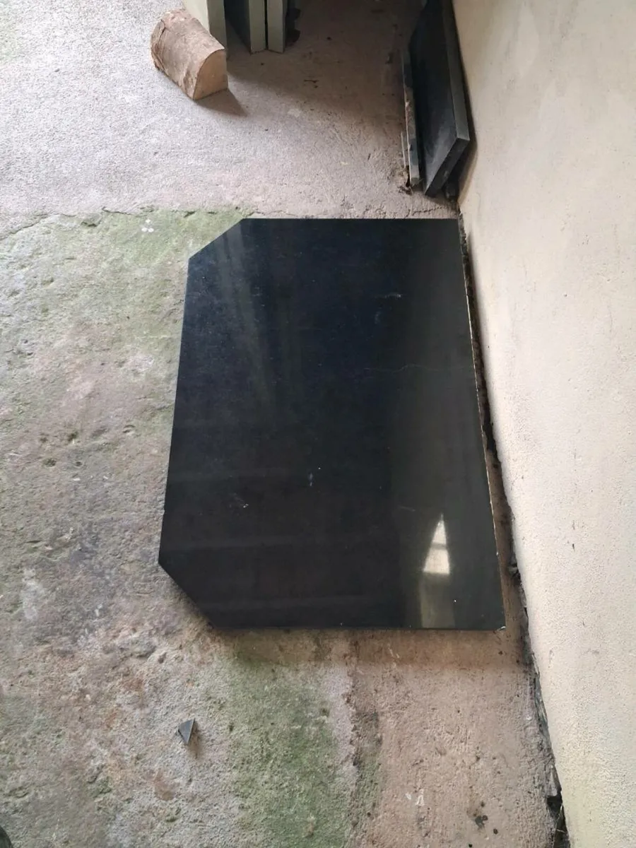 Granite base - Image 1