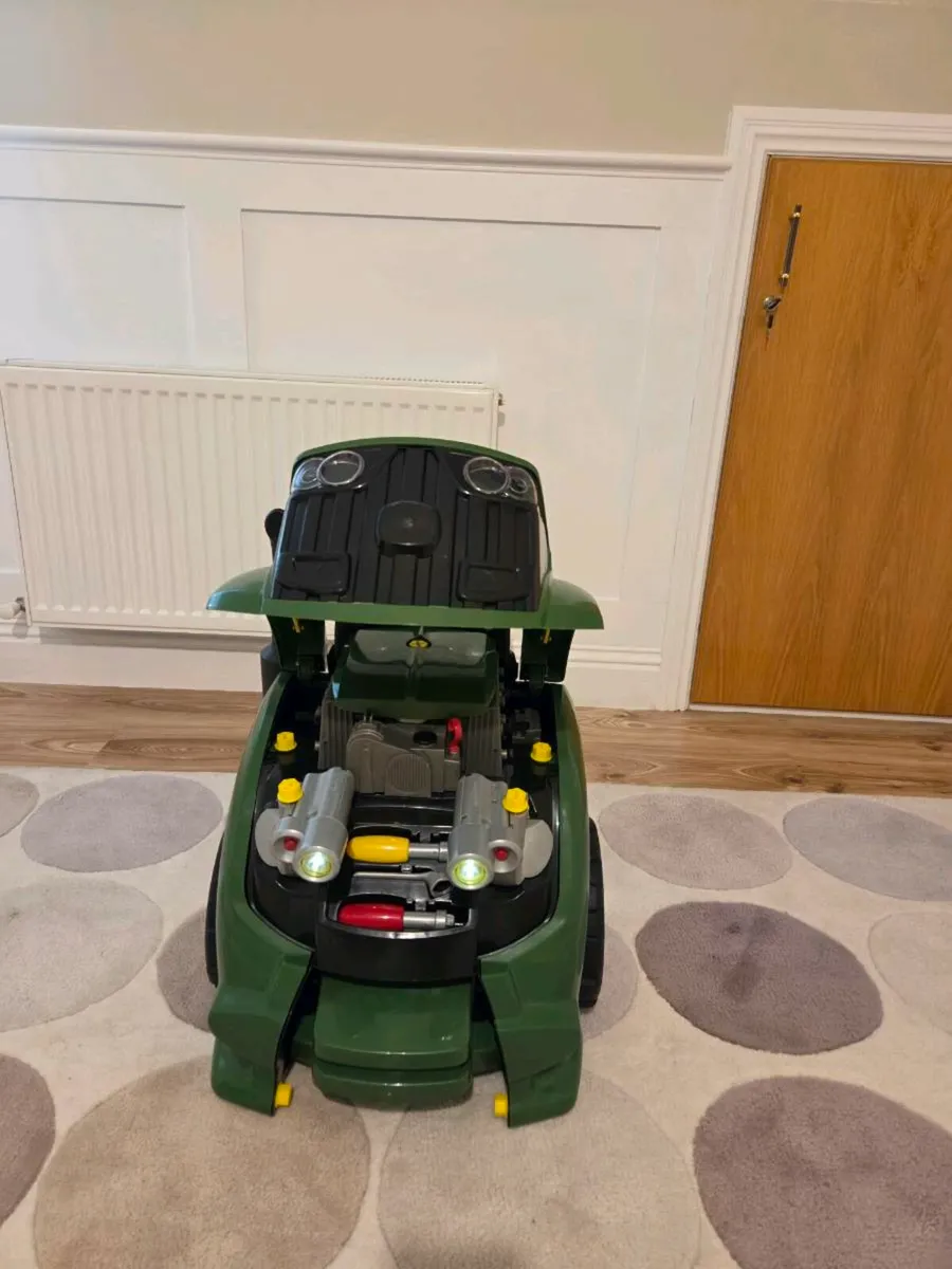 John Deere Tractor Engine Playset - Image 3