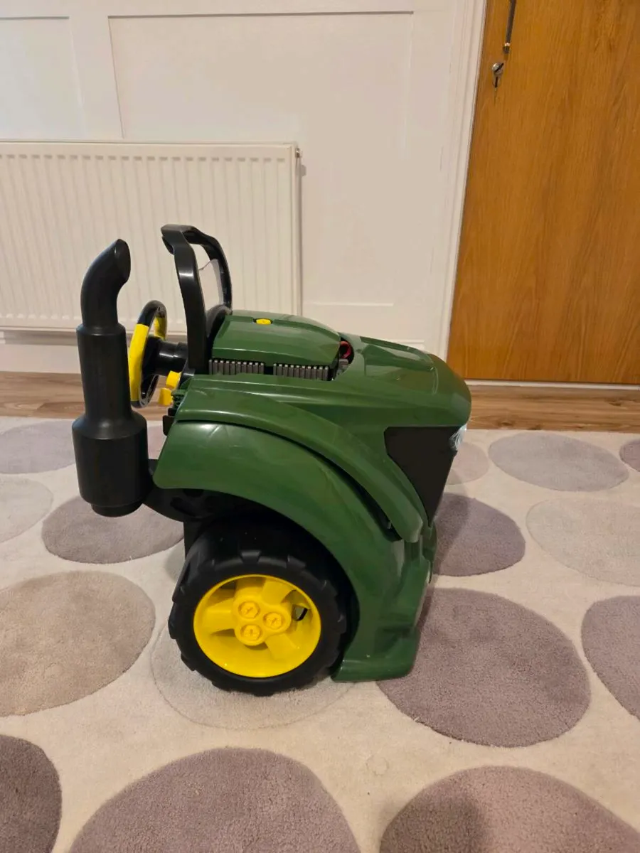 John Deere Tractor Engine Playset - Image 1