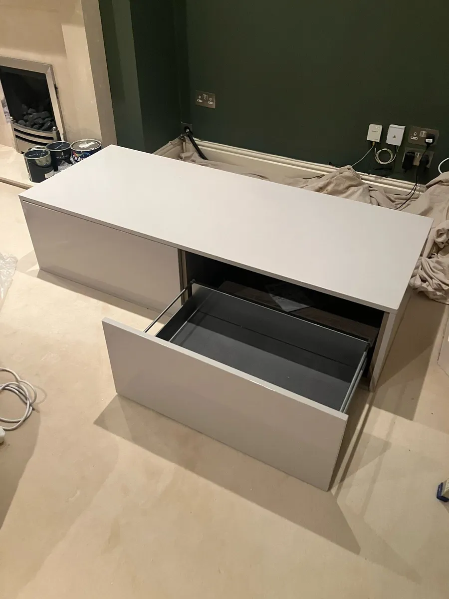 Large high quality built bench - Image 2