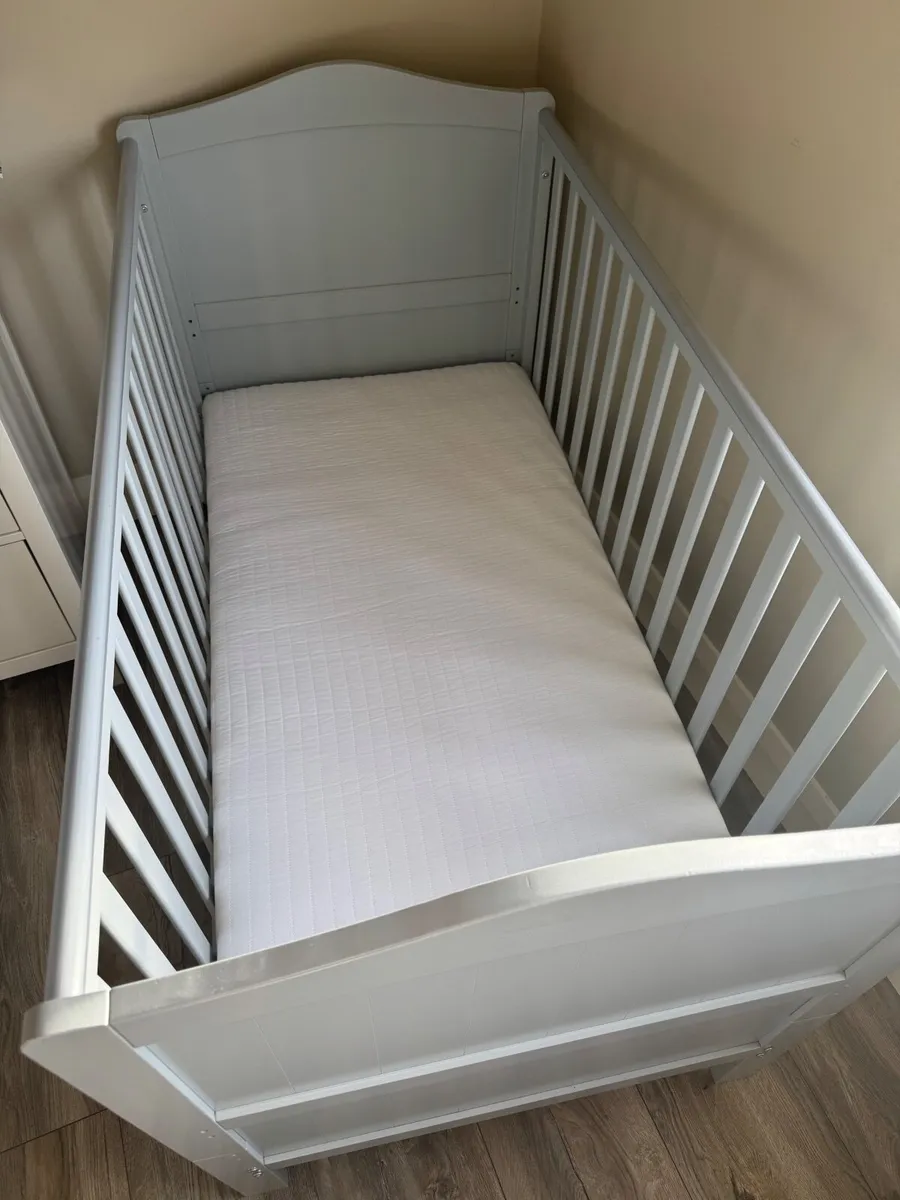Light Grey/ Cotbed with mattress - Image 1